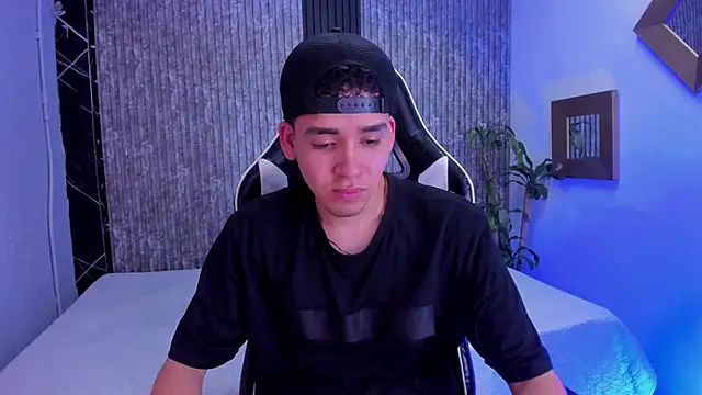 Mike 0233  online show from October 15, 2025, 4:23 am