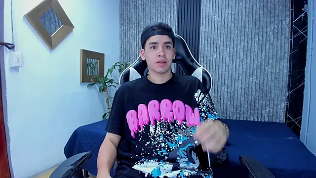 Mike 0233  online show from November 12, 2025, 4:13 am