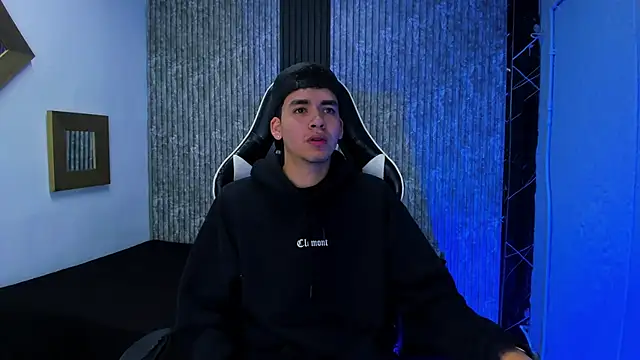 Mike 0233  online show from December 17, 2025, 4:18 am