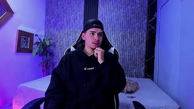 Mike 0233  online show from February 6, 2026, 4:06 am