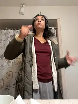 Snapshot of starrynikki chatting on December 8, 2024, 4:35 am starrynikki online show from December 8, 2024, 4:35 am