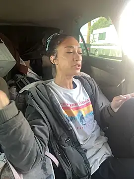 Snapshot of starrynikki chatting on February 3, 2025, 5:24 pm starrynikki online show from February 3, 2025, 5:24 pm