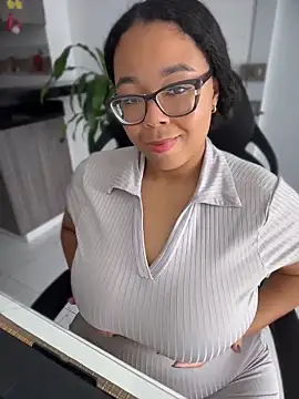 XMara online show from April 17, 2026, 2:53 pm