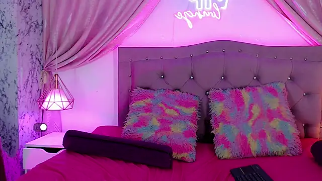 Snapshot of SexyJuliii21 chatting on December 7, 2024, 2:42 am SexyJuliii21 online show from December 7, 2024, 2:42 am