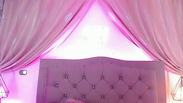 Snapshot of SexyJuliii21 chatting on December 17, 2024, 6:45 am SexyJuliii21 online show from December 17, 2024, 6:45 am