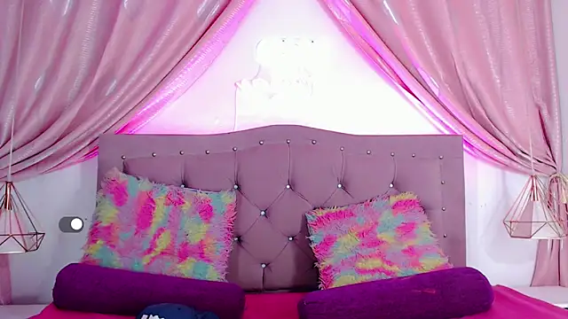 Snapshot of SexyJuliii21 chatting on December 19, 2024, 2:56 am SexyJuliii21 online show from December 19, 2024, 2:56 am