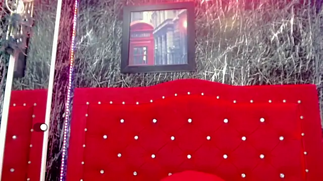 Snapshot of SexyJuliii21 chatting on December 23, 2024, 6:44 am SexyJuliii21 online show from December 23, 2024, 6:44 am