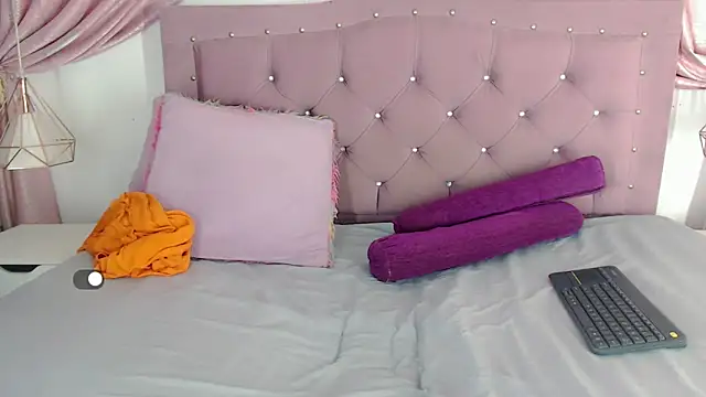 Snapshot of SexyJuliii21 chatting on December 29, 2024, 3:33 am SexyJuliii21 online show from December 29, 2024, 3:33 am