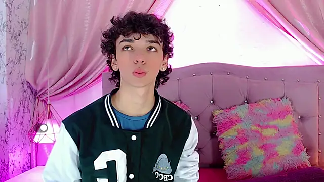 Snapshot of SexyJuliii21 chatting on January 27, 2025, 2:42 am SexyJuliii21 online show from January 27, 2025, 2:42 am