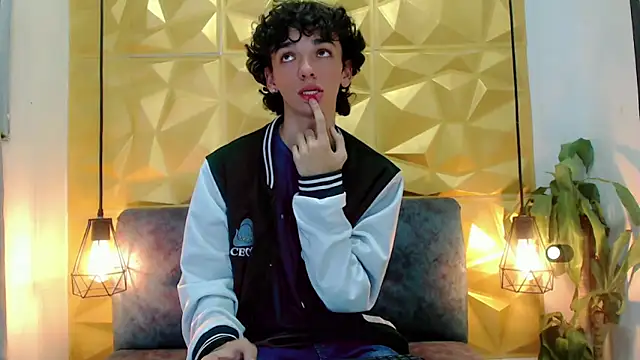 Snapshot of SexyJuliii21 chatting on February 5, 2025, 6:56 am SexyJuliii21 online show from February 5, 2025, 6:56 am