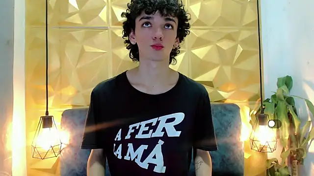 Snapshot of SexyJuliii21 chatting on February 7, 2025, 6:45 am SexyJuliii21 online show from February 7, 2025, 6:45 am