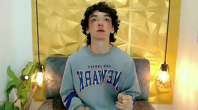 Snapshot of SexyJuliii21 chatting on March 20, 2025, 8:31 am SexyJuliii21 online show from March 20, 2025, 8:31 am