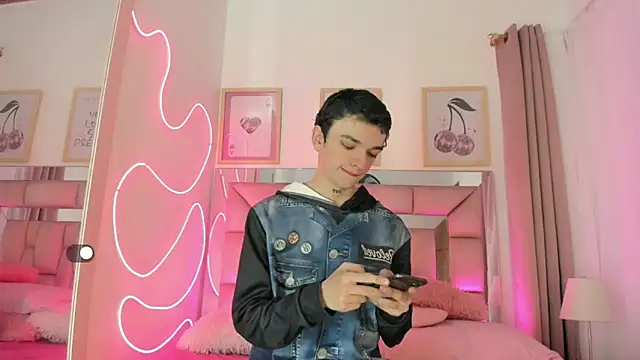 Snapshot of SexyJuliii21 chatting on October 6, 2025, 10:18 pm SexyJuliii21 online show from October 6, 2025, 10:18 pm