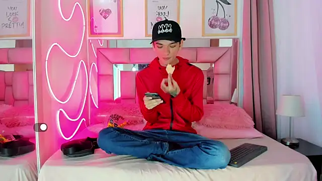 Snapshot of SexyJuliii21 chatting on October 11, 2025, 10:30 pm SexyJuliii21 online show from October 11, 2025, 10:30 pm