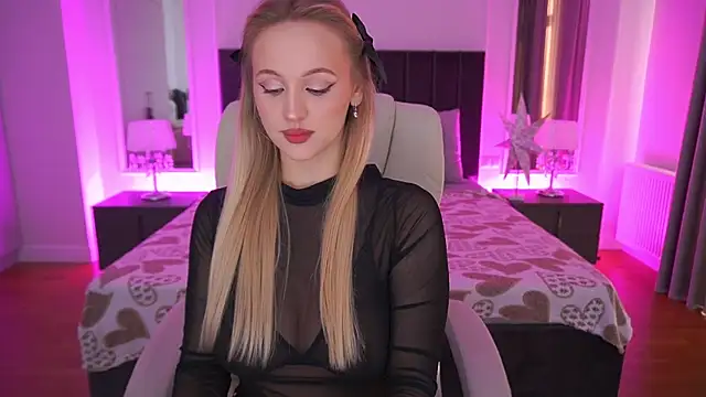 LylaYeess online show from April 8, 2026, 6:24 am