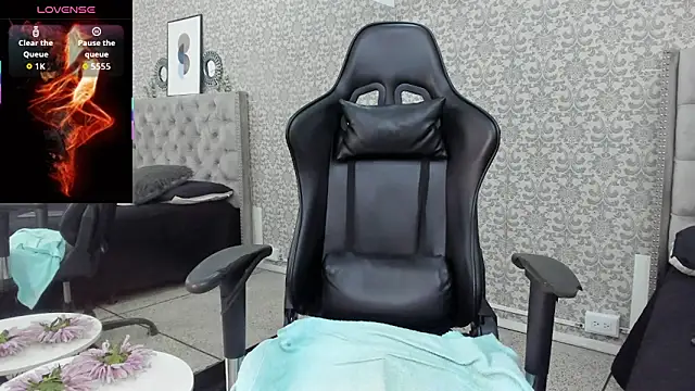 Snapshot of CodyWalkerR chatting on November 4, 2025, 5:23 pm CodyWalkerR online show from November 4, 2025, 5:23 pm