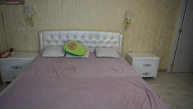 LunaaMayy online show from November 19, 2025, 10:10 pm