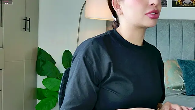 caralella online show from February 24, 2026, 9:24 pm