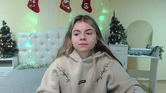 Snapshot of TinaRedly chatting on December 21, 2024, 6:30 am TinaRedly online show from December 21, 2024, 6:30 am