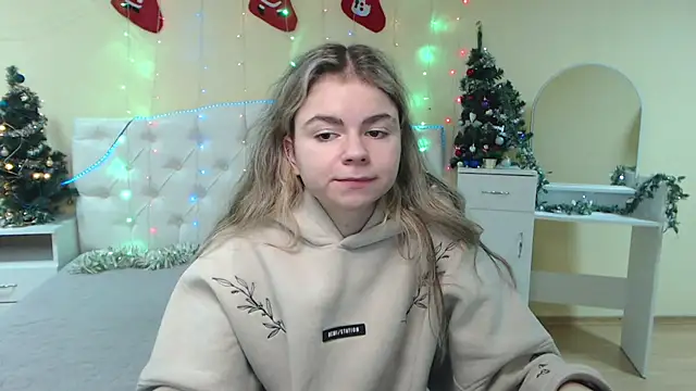 Snapshot of TinaRedly chatting on December 21, 2024, 10:17 am TinaRedly online show from December 21, 2024, 10:17 am