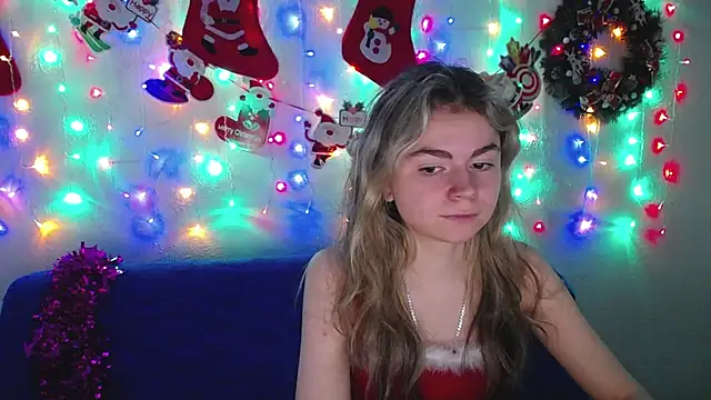 Snapshot of TinaRedly chatting on December 25, 2024, 9:34 am TinaRedly online show from December 25, 2024, 9:34 am