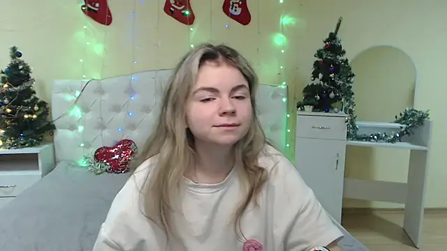 Snapshot of TinaRedly chatting on December 28, 2024, 10:47 am TinaRedly online show from December 28, 2024, 10:47 am