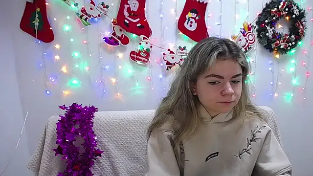 Snapshot of TinaRedly chatting on December 29, 2024, 6:35 am TinaRedly online show from December 29, 2024, 6:35 am