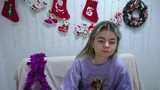 Snapshot of TinaRedly chatting on December 30, 2024, 10:10 am TinaRedly online show from December 30, 2024, 10:10 am
