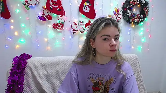 Snapshot of TinaRedly chatting on December 30, 2024, 4:19 pm TinaRedly online show from December 30, 2024, 4:19 pm