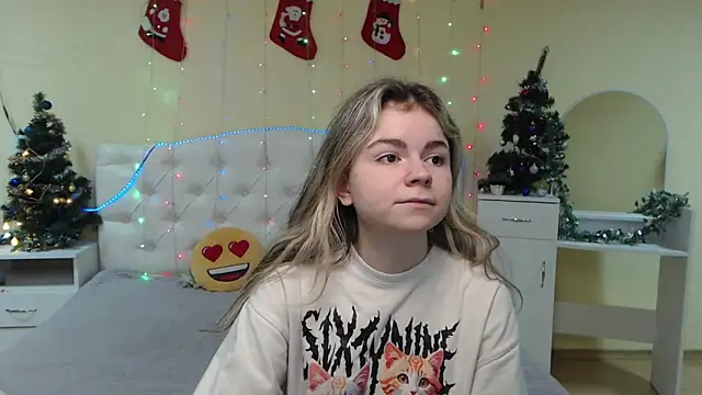 Snapshot of TinaRedly chatting on January 5, 2025, 2:08 pm TinaRedly online show from January 5, 2025, 2:08 pm