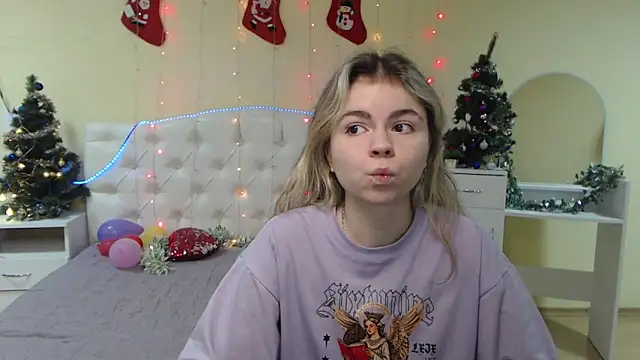 Snapshot of TinaRedly chatting on January 12, 2025, 9:29 pm TinaRedly online show from January 12, 2025, 9:29 pm