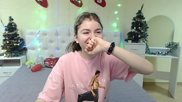 Snapshot of TinaRedly chatting on January 14, 2025, 12:43 am TinaRedly online show from January 14, 2025, 12:43 am