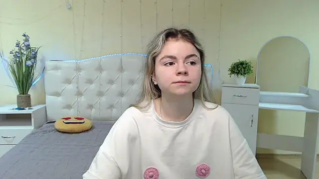 Snapshot of TinaRedly chatting on January 19, 2025, 2:28 pm TinaRedly online show from January 19, 2025, 2:28 pm