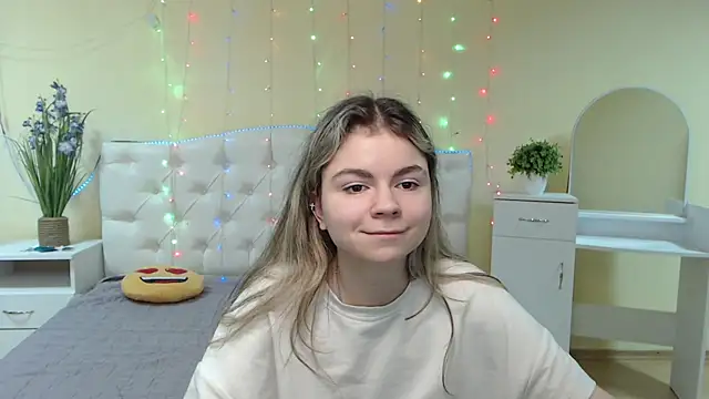 Snapshot of TinaRedly chatting on January 19, 2025, 5:28 pm TinaRedly online show from January 19, 2025, 5:28 pm