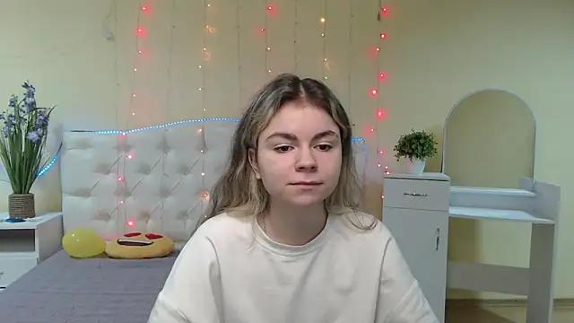 Snapshot of TinaRedly chatting on January 20, 2025, 6:32 pm TinaRedly online show from January 20, 2025, 6:32 pm