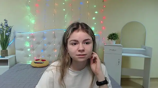 Snapshot of TinaRedly chatting on January 21, 2025, 12:57 am TinaRedly online show from January 21, 2025, 12:57 am