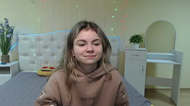 Snapshot of TinaRedly chatting on January 21, 2025, 3:59 am TinaRedly online show from January 21, 2025, 3:59 am
