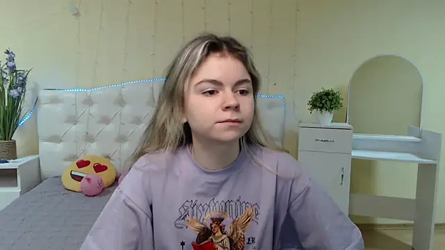 Snapshot of TinaRedly chatting on January 21, 2025, 6:45 pm TinaRedly online show from January 21, 2025, 6:45 pm