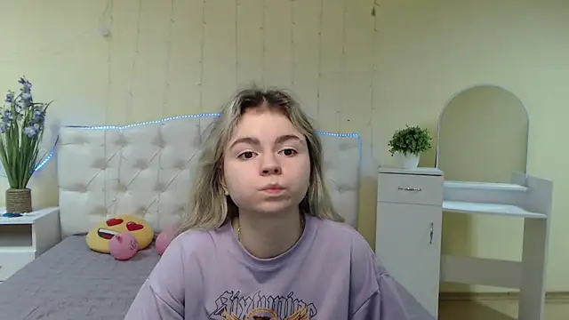 Snapshot of TinaRedly chatting on January 22, 2025, 12:48 am TinaRedly online show from January 22, 2025, 12:48 am