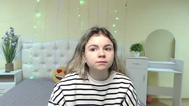 Snapshot of TinaRedly chatting on January 27, 2025, 9:55 pm TinaRedly online show from January 27, 2025, 9:55 pm
