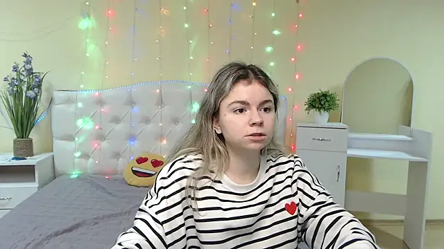 Snapshot of TinaRedly chatting on January 28, 2025, 4:08 am TinaRedly online show from January 28, 2025, 4:08 am