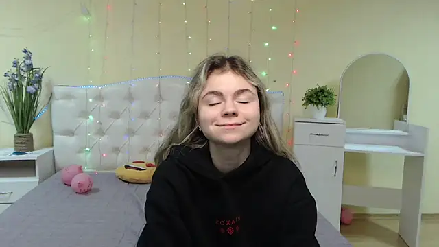 Snapshot of TinaRedly chatting on January 29, 2025, 4:05 am TinaRedly online show from January 29, 2025, 4:05 am