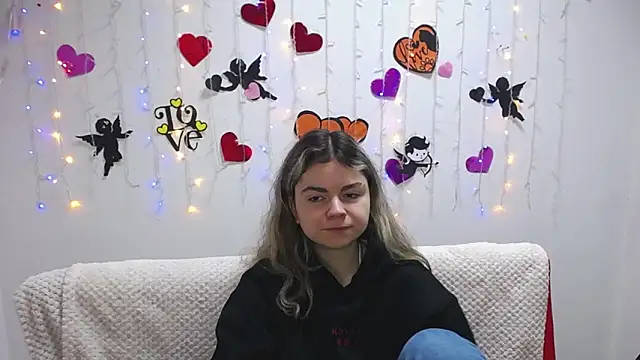 Snapshot of TinaRedly chatting on February 3, 2025, 6:28 pm TinaRedly online show from February 3, 2025, 6:28 pm