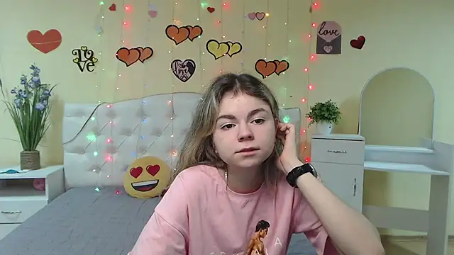Snapshot of TinaRedly chatting on February 16, 2025, 1:14 am TinaRedly online show from February 16, 2025, 1:14 am