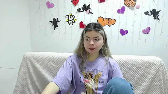 Snapshot of TinaRedly chatting on February 23, 2025, 9:22 am TinaRedly online show from February 23, 2025, 9:22 am