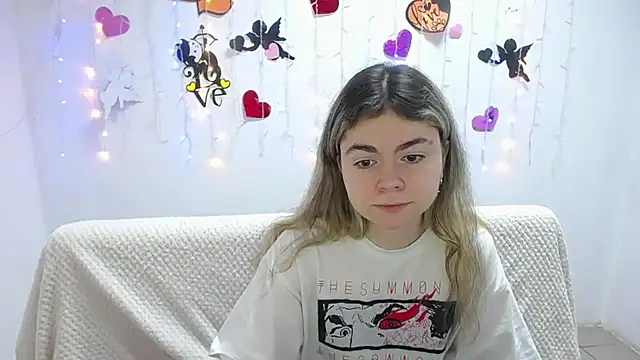 Snapshot of TinaRedly chatting on March 1, 2025, 1:32 am TinaRedly online show from March 1, 2025, 1:32 am