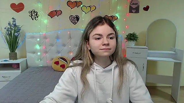 Snapshot of TinaRedly chatting on March 3, 2025, 6:22 pm TinaRedly online show from March 3, 2025, 6:22 pm