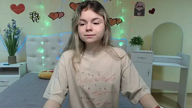 Snapshot of TinaRedly chatting on March 13, 2025, 4:05 am TinaRedly online show from March 13, 2025, 4:05 am