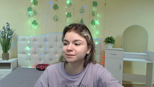 Snapshot of TinaRedly chatting on March 15, 2025, 4:46 am TinaRedly online show from March 15, 2025, 4:46 am