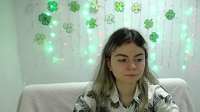 Snapshot of TinaRedly chatting on March 16, 2025, 9:26 pm TinaRedly online show from March 16, 2025, 9:26 pm